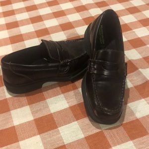 Dress shoes size 1M kids